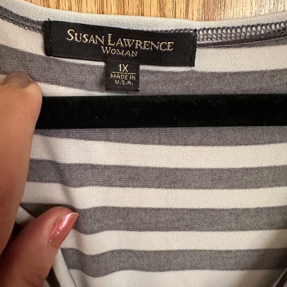 🍉Susan Lawrence Woman blouse 1X EUC plus size white dark grey draped neck - Picture 3 of 4